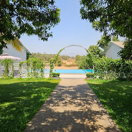 River Estates Luxury Resort & Spa Karjat Eksteriør bilde