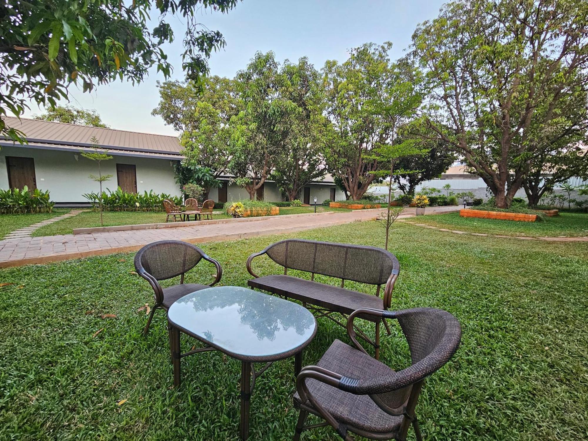 River Estates Luxury Resort & Spa Karjat Eksteriør bilde