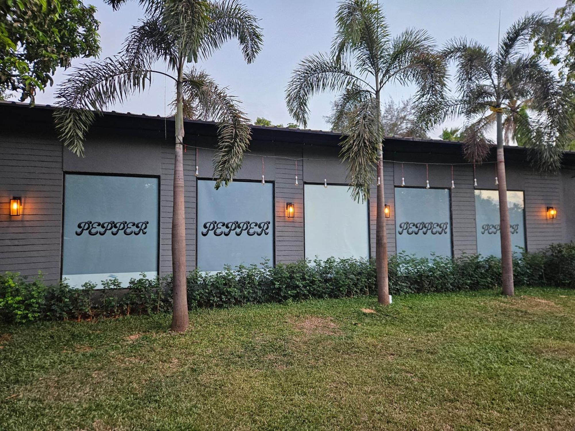 River Estates Luxury Resort & Spa Karjat Eksteriør bilde